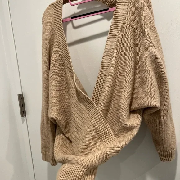 💛 $4 if bundle- Open sweater, cute casual sweater - Picture 2 of 3